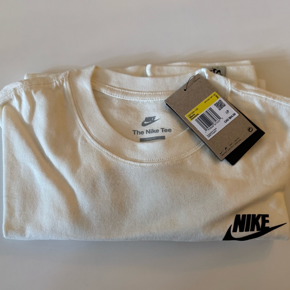 Nike NWT Men’s Small ‘Growth Mindset’ Tshirt
